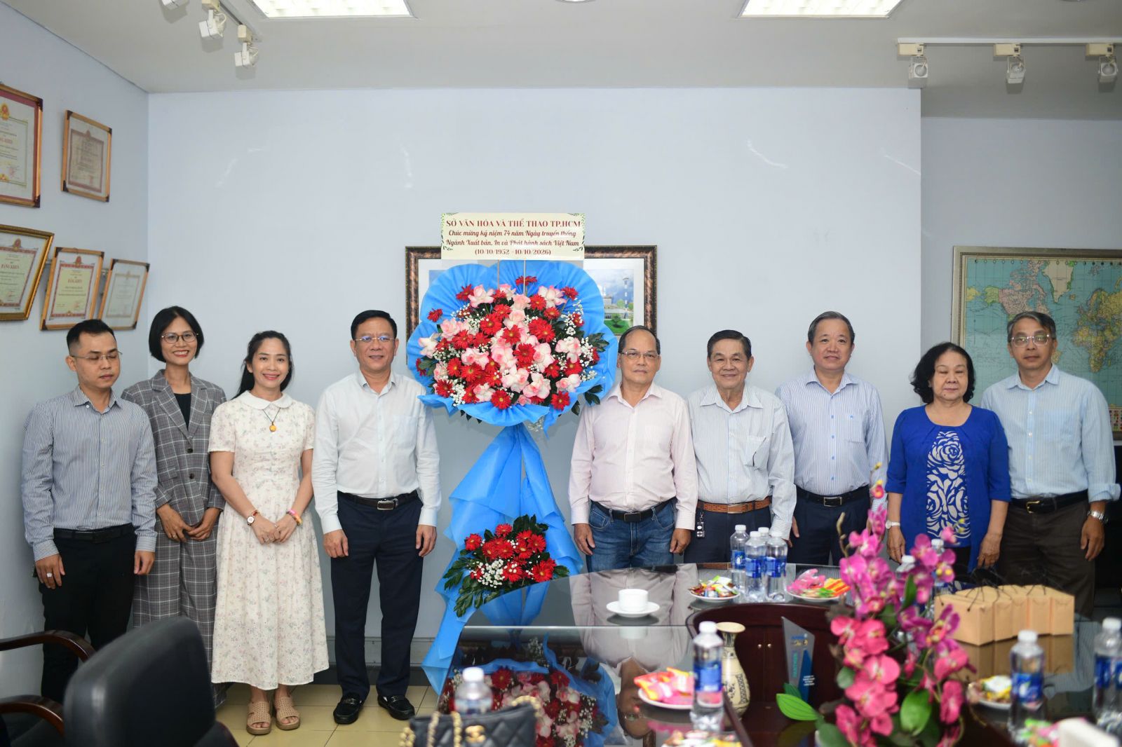 LÃNH ĐẠO SỞ VĂN HÓA VÀ THỂ THAO TP.HCM THĂM HỘI IN TP.HCM NHÂN NGÀY TRUYỀN THỐNG NGÀNH XUẤT BẢN, IN VÀ PHÁT HÀNH SÁCH